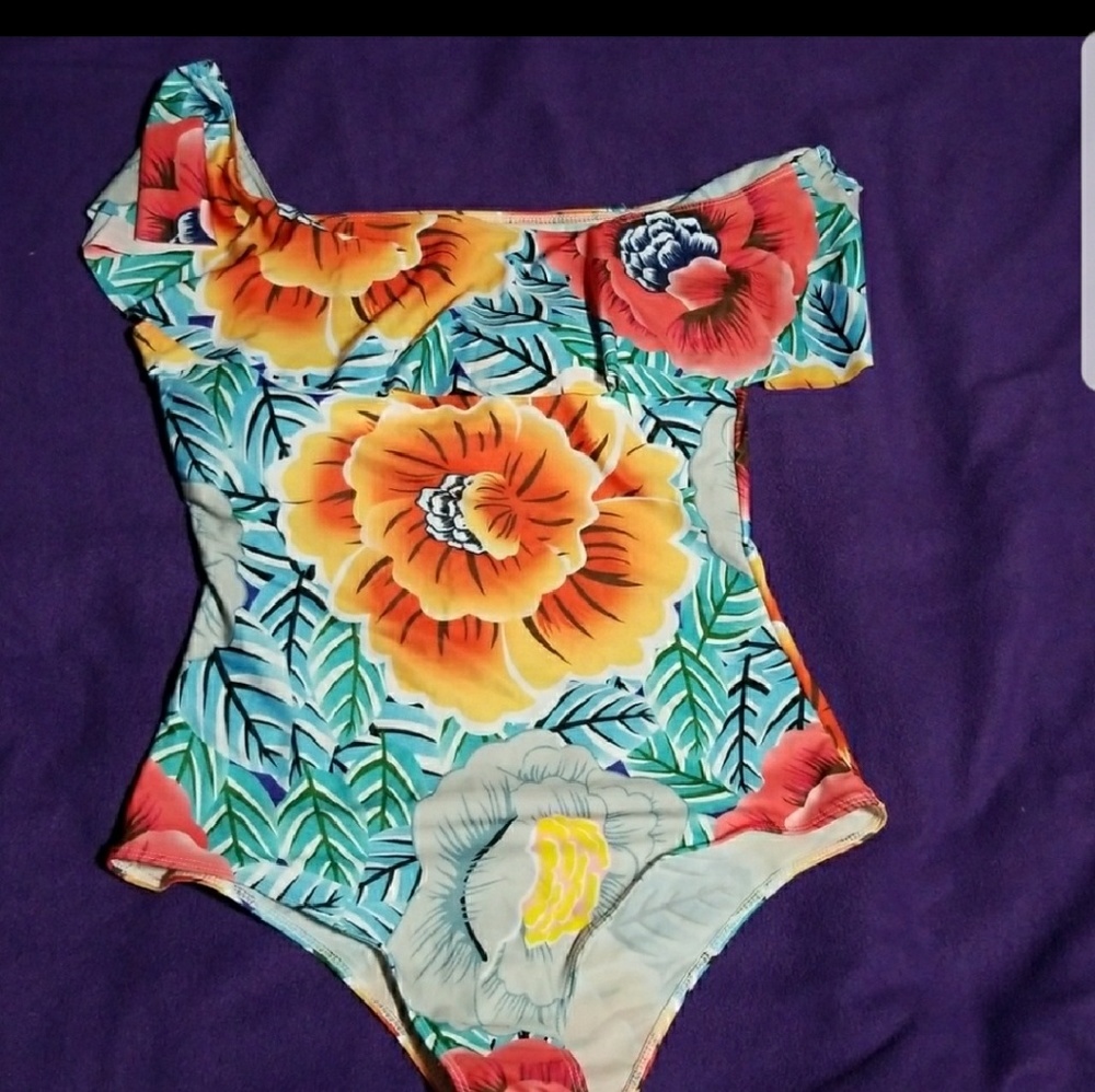 Off the shoulder swimsuit
